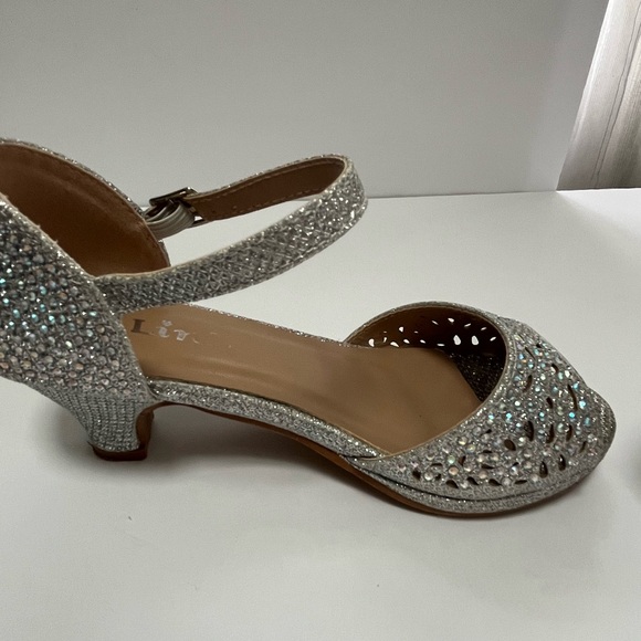 Fantastic 92-K Girl’s Rhinestone Cutout Buckle Ankle Strap Chunk Heels size 12 - Picture 7 of 11